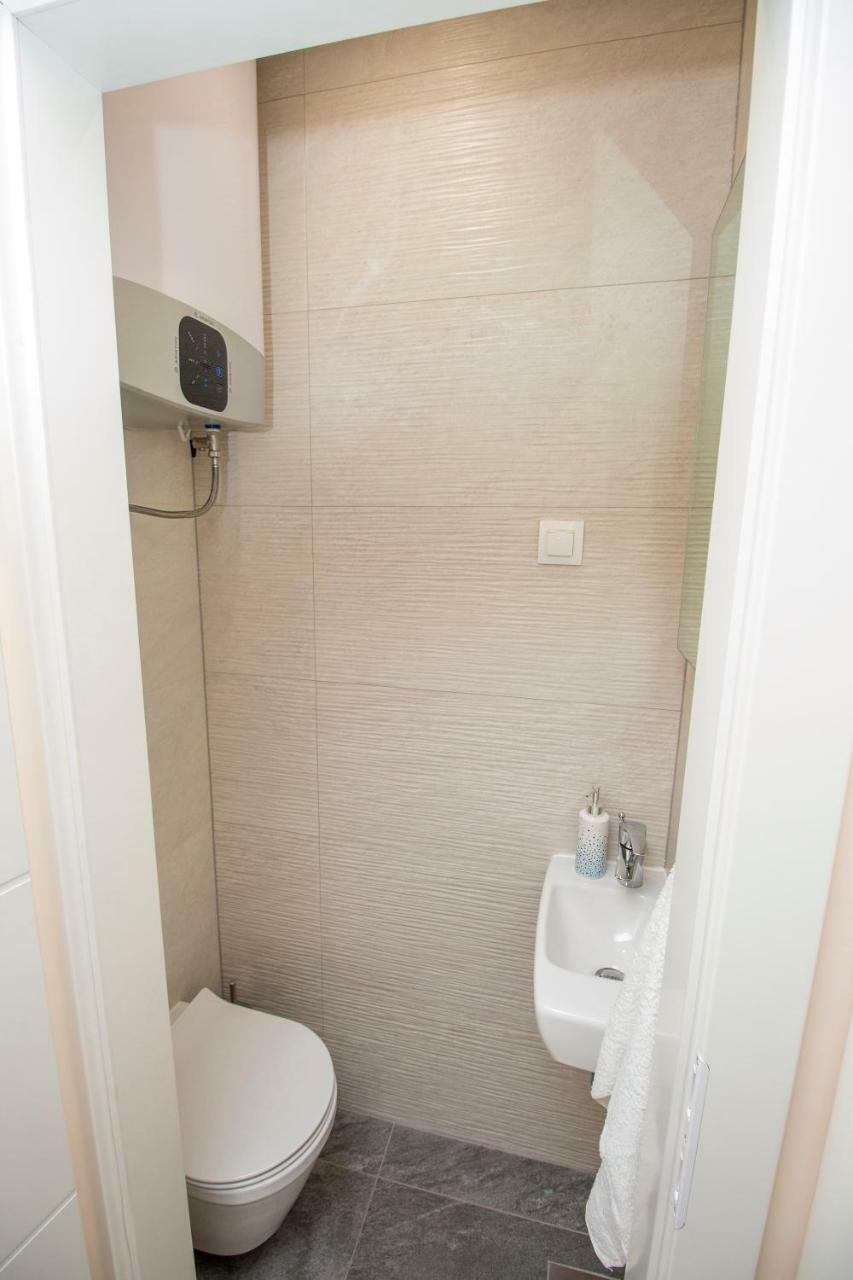 Apartman Nina 오미스 외부 사진